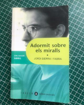 Entre cafés, médicos y notas.