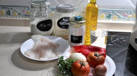 Los ingredientes necesarios para hacer albóndigas de pescado en salsa con Thermomix