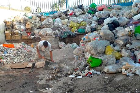 170 toneladas de basura abandonadas por la “Herencia maldita” en el Centro Penitenciario de la Pila han sido retiradas