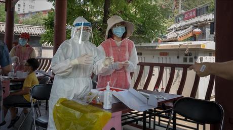 Repunte de casos de Covid-19 en Asia aumenta la curva global de contagios