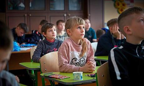 España: El país ha escolarizado entre 700 y 800 menores ucranianos