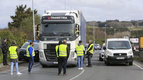 Una huelga de transportes que puede tumbar a Pedro Sánchez