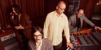 Weezer - A little bit of love (2022)