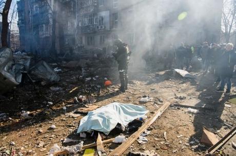 Rusia atacó un colegio, una guardería y viviendas en Kiev