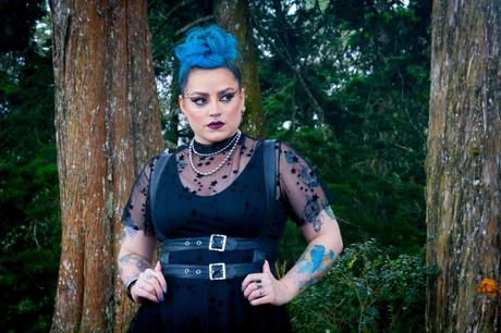 Laura Azul lanza ‘Respirar’, una canción que invita a viajar del caos a la tranquilidad