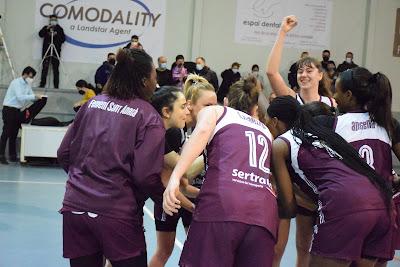 Galería de clics del Bàsquet Femení Sant Adrià-Basket Almeda (Liga Femenina 2)