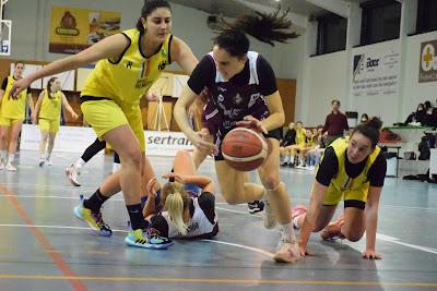 Galería de clics del Bàsquet Femení Sant Adrià-Basket Almeda (Liga Femenina 2)