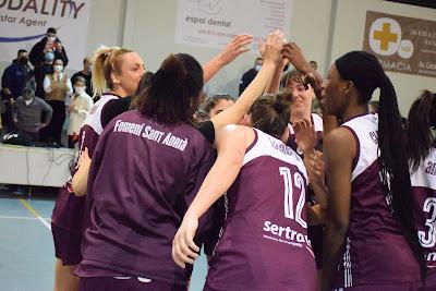 Galería de clics del Bàsquet Femení Sant Adrià-Basket Almeda (Liga Femenina 2)