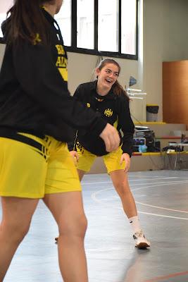 Galería de clics del Bàsquet Femení Sant Adrià-Basket Almeda (Liga Femenina 2)