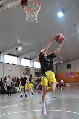 Galería de clics del Bàsquet Femení Sant Adrià-Basket Almeda (Liga Femenina 2)