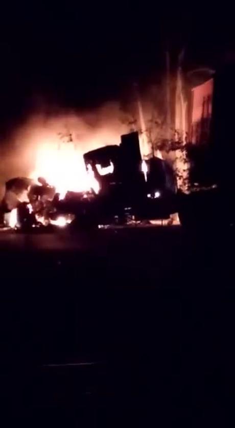 (Video) Colocan narco-bloqueo en Estación Crucitas Ciudad Valles (Video) Colocan narco-bloqueo en Estación Crucitas Ciudad Valles