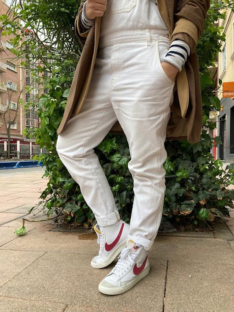 THE RED TOUCH.- THE RED TOUCH.-