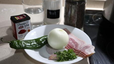 Los ingredientes necesarios para hacer lentejas con bacón en la Olla GM H