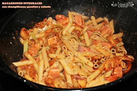 PASTA INTEGRAL CON CHAMPIÑONES, QUESITOS Y SALMÓN PASTA INTEGRAL CON CHAMPIÑONES, QUESITOS Y SALMÓN