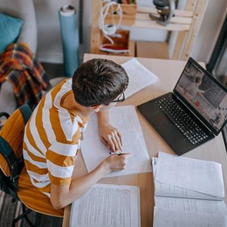 La educación de los hijos con el apoyo de academias de refuerzo escolar. Clases de refuerzo escolar: Ventajas.