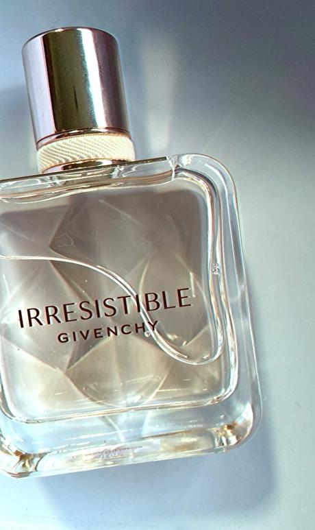 Irresistible Eau de Toilette Fraiche, nuevo Pressed Powder y Rose Perfecto, las novedades de Givenchy.