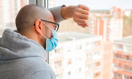 Sanidad elimina la obligación de que los positivos por Covid estén aislados en casa desde el próximo lunes