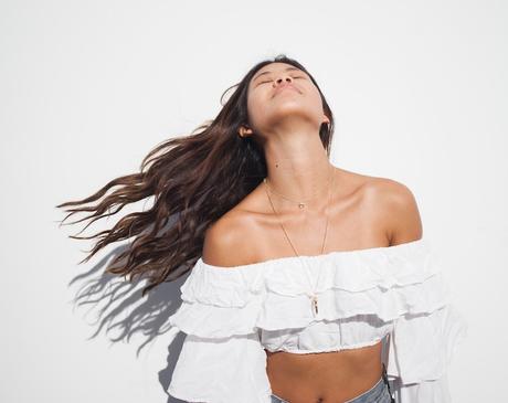 4 productos de belleza para una piel y un pelo luminoso cosmeticos para piel y pelo luminoso