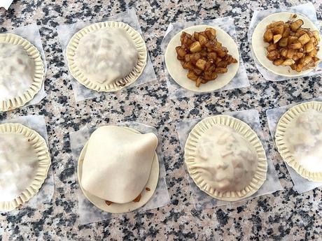 delikatissen tartitas de manzana postres de manzana mini pies de manzana mini apple pies galletas rellenas de manzana empanadillas de manzana easy apple dessert apple pie  