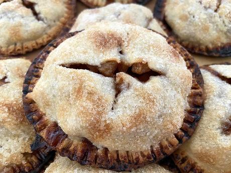 delikatissen tartitas de manzana postres de manzana mini pies de manzana mini apple pies galletas rellenas de manzana empanadillas de manzana easy apple dessert apple pie  