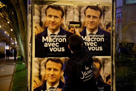 Necesitamos un héroe: de la ropa militar de Zelenski a la sudadera de Macron: cómo la política lanza mensajes con la vestimenta