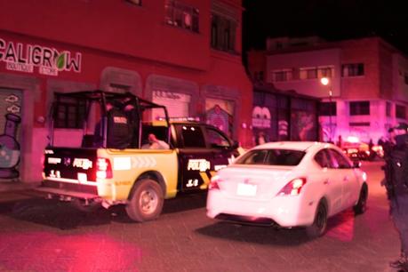 Policía detiene a varios por riña en bar del Centro Histórico