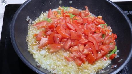Ponemos las verduras y rehogamos todo