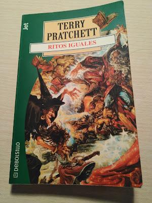Saga Mundodisco, Libro III: Ritos iguales, de Terry Pratchett
