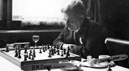 Lasker, Capablanca y Alekhine o ganar en tiempos revueltos (346)