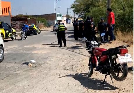 Accidente vehicular entre patrulla de la PoliSía y una motocicleta