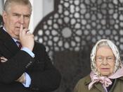 Reina Isabel exhibe apoyo príncipe Andrés tributo Duque Edimburgo