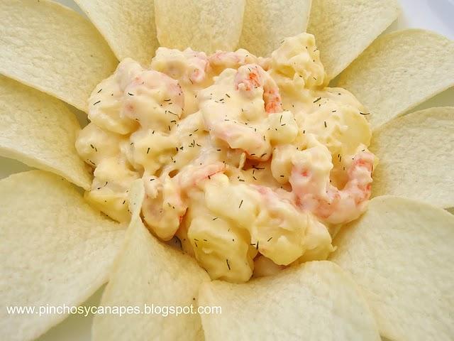ENSALADILLA DE GAMBAS CON PRINGLES