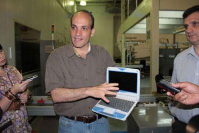 Venezuela ensamblará 500 mil computadoras para proyecto educativo