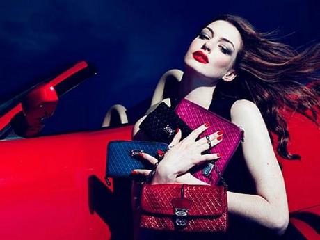 La nueva campaña de Tods... con Anne Hathaway!