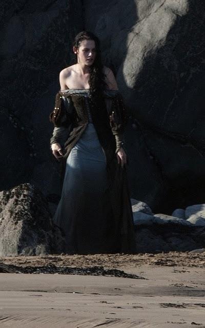 Kristen Stewart muy sexy en el rodaje de 'Snow White and the Huntsman'