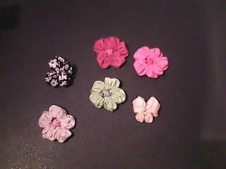 Broches de flores y mariposas: