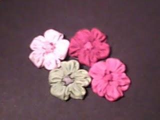 Broches de flores y mariposas: