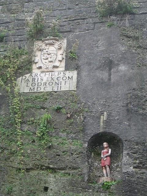 CALLEJEANDO EN SALZBURGO 2: MOZARTPLATZ, LA COLINA DE MÖNCHSBERG Y EL CEMENTERIO