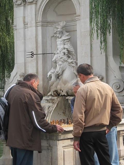 CALLEJEANDO EN SALZBURGO 2: MOZARTPLATZ, LA COLINA DE MÖNCHSBERG Y EL CEMENTERIO
