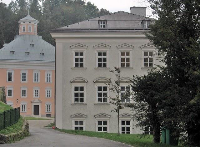 CALLEJEANDO EN SALZBURGO 2: MOZARTPLATZ, LA COLINA DE MÖNCHSBERG Y EL CEMENTERIO