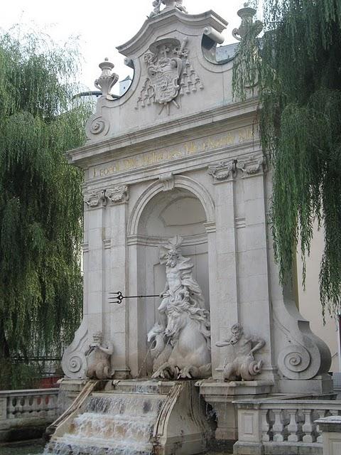 CALLEJEANDO EN SALZBURGO 2: MOZARTPLATZ, LA COLINA DE MÖNCHSBERG Y EL CEMENTERIO