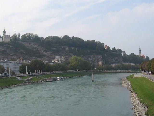 CALLEJEANDO EN SALZBURGO 2: MOZARTPLATZ, LA COLINA DE MÖNCHSBERG Y EL CEMENTERIO