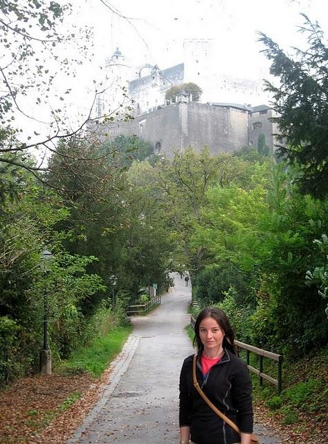 CALLEJEANDO EN SALZBURGO 2: MOZARTPLATZ, LA COLINA DE MÖNCHSBERG Y EL CEMENTERIO