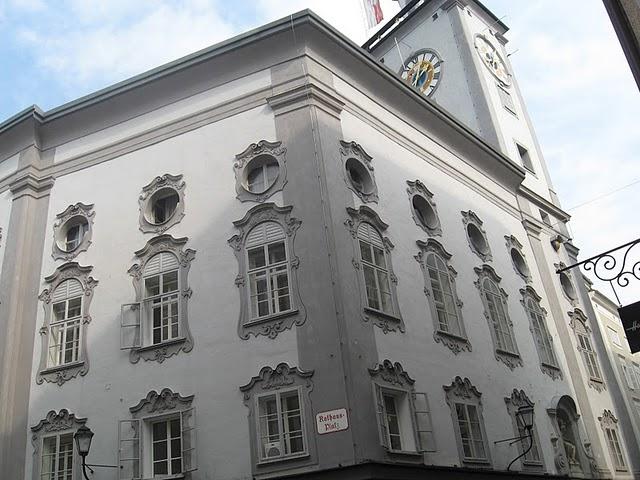 CALLEJEANDO EN SALZBURGO 2: MOZARTPLATZ, LA COLINA DE MÖNCHSBERG Y EL CEMENTERIO