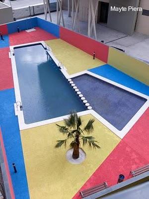Pileta de natación sector a colores Edificios de apartamentos en España