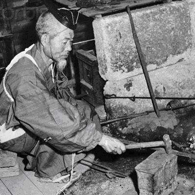 Fabricación de la Katana: técnica de plegado.