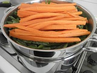 Ensalada de Judías verdes con zanahoria, patatas y cebolla caramelizada al vino tinto