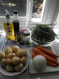 Ensalada de Judías verdes con zanahoria, patatas y cebolla caramelizada al vino tinto
