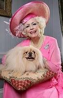 Otra autora romántica clásica....Barbara Cartland