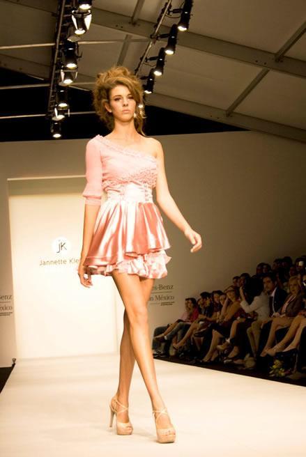 Reveal and Expose, Universidad Janet Klein en MBDFM